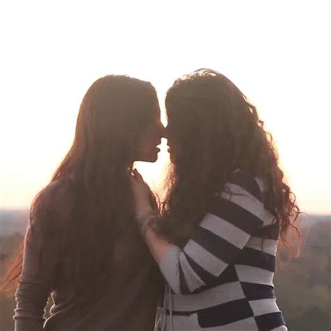 kiss lesbian gif|Lesbians Kiss gifs